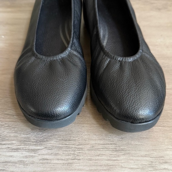 Aetrex Black Leather Brianna Ballet Flat - Picture 3 of 8